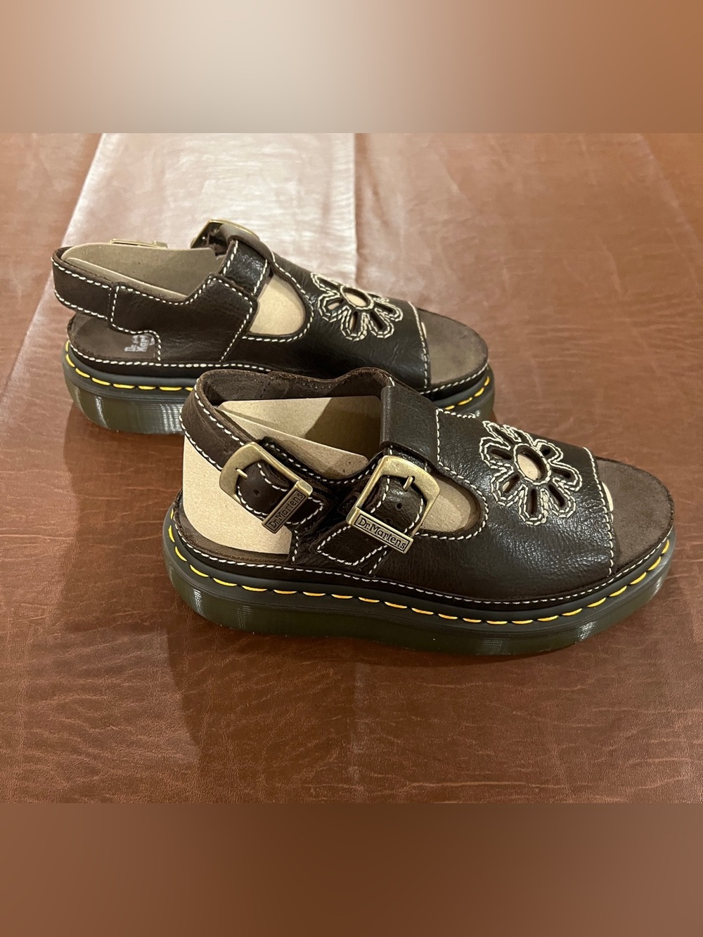 New Open Box DR.MARTENS Dunnet Flower Leather Sandals Women's Size US 7 Brown - Picture 6 of 7